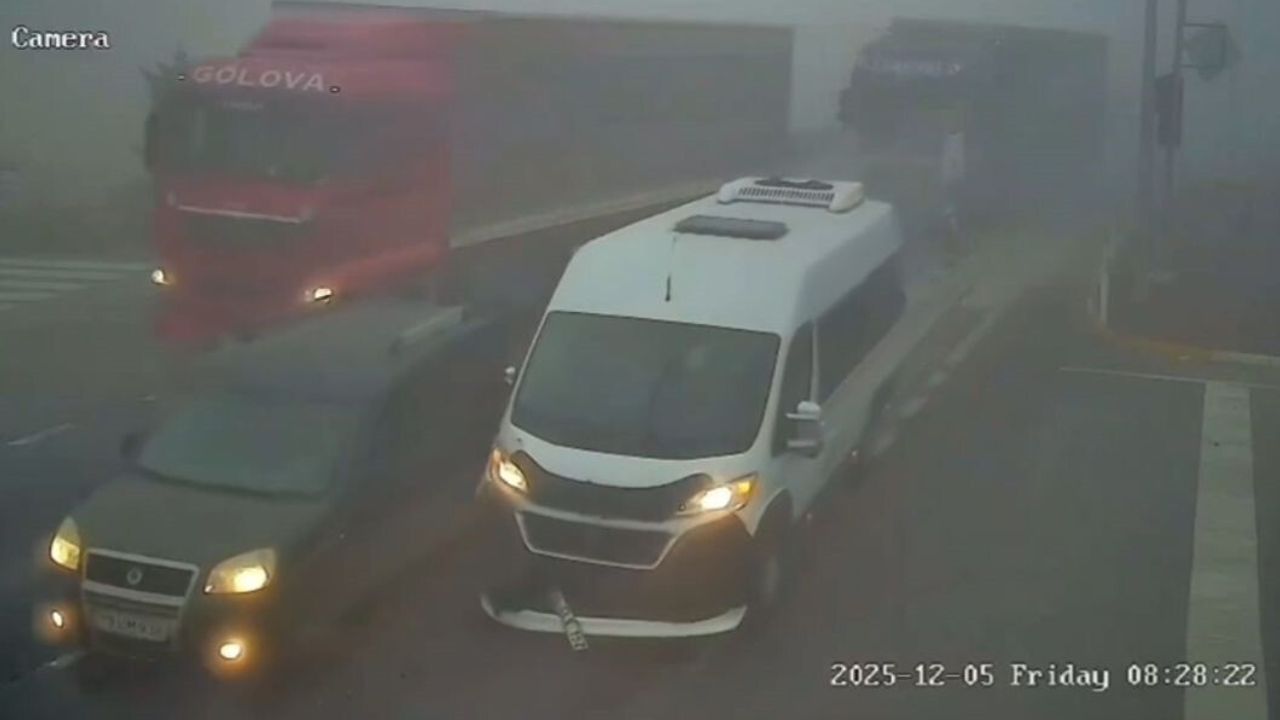 Afyonkarahisar'da 20 Yaralı Trafik Kazasının Kamera Görüntüleri Ortaya Çıktı