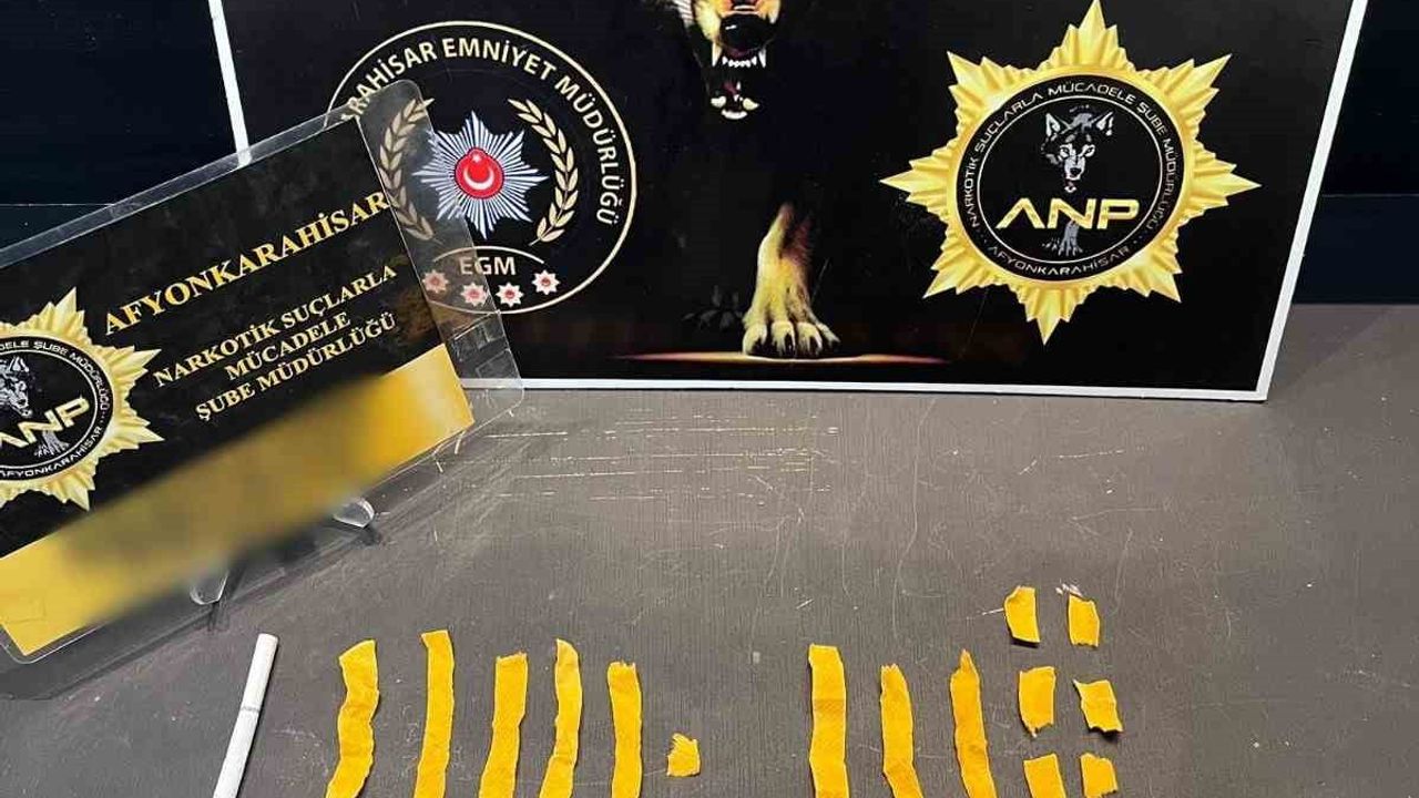 Afyonkarahisar'da 21 Uyuşturucu Emdirilmiş Peçeteyle 2 Kişi Gözaltına Alındı