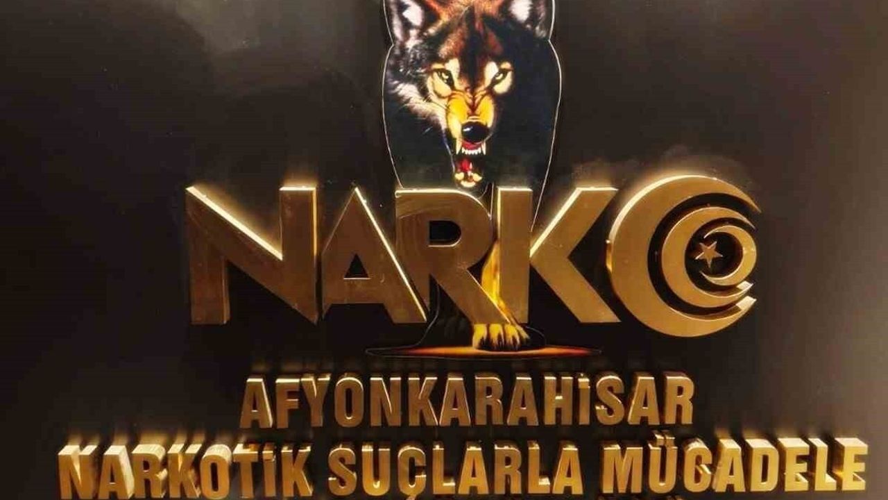 Afyonkarahisar'da 4 Adrese Uyuşturucu Baskını: Ruhsatsız Silahlar Ele Geçirildi