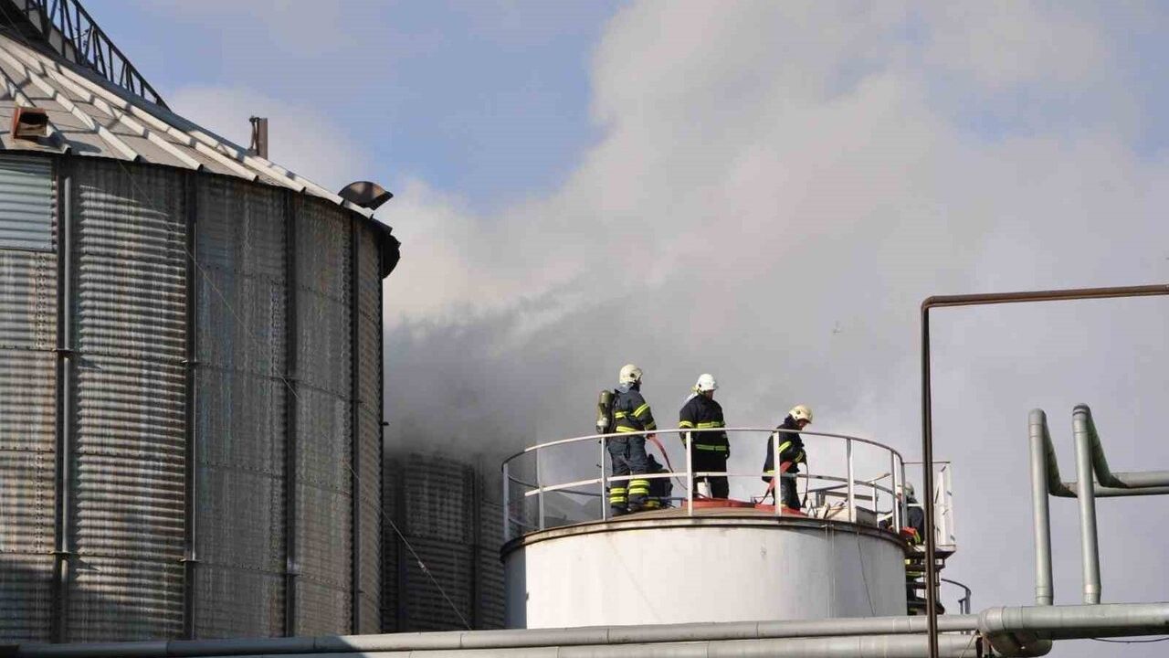 Afyonkarahisar'da Çiftçiler Yağ Fabrikasında Yine Yangın
