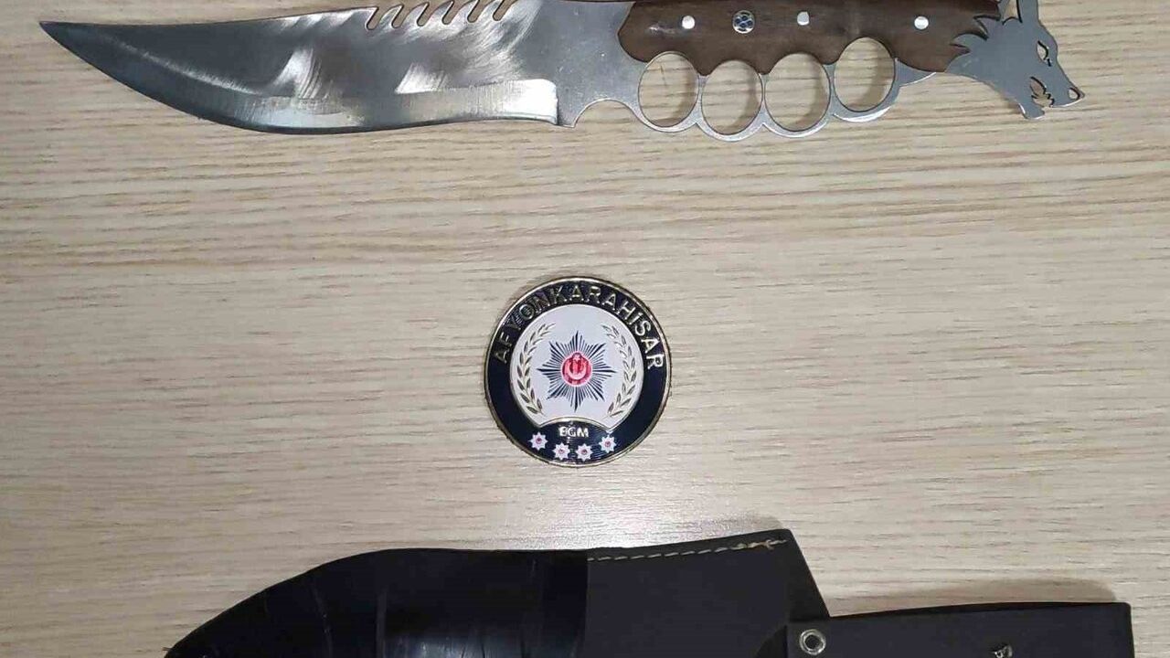 Afyonkarahisar'da Haftalık Denetim: 28 Aranan Kişi Yakalandı, Silah ve Uyuşturucu Ele Geçirildi