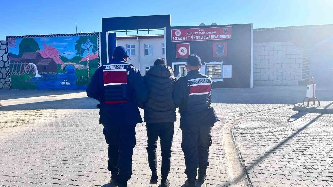 Afyonkarahisar'da Jandarma 9 Yıl 27 Gün Hapisle Aranan K.B.'yi Yakaladı