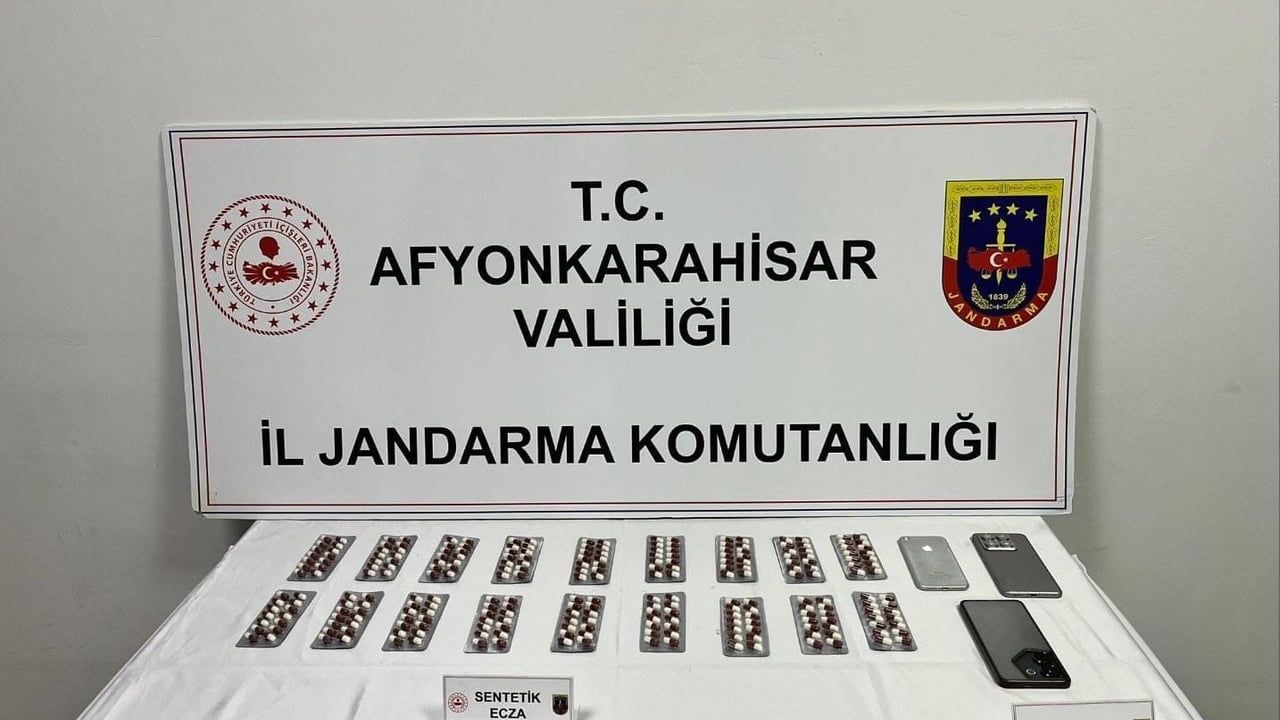 Afyonkarahisar'da Jandarmadan Uyuşturucu Operasyonu: 3 Gözaltı