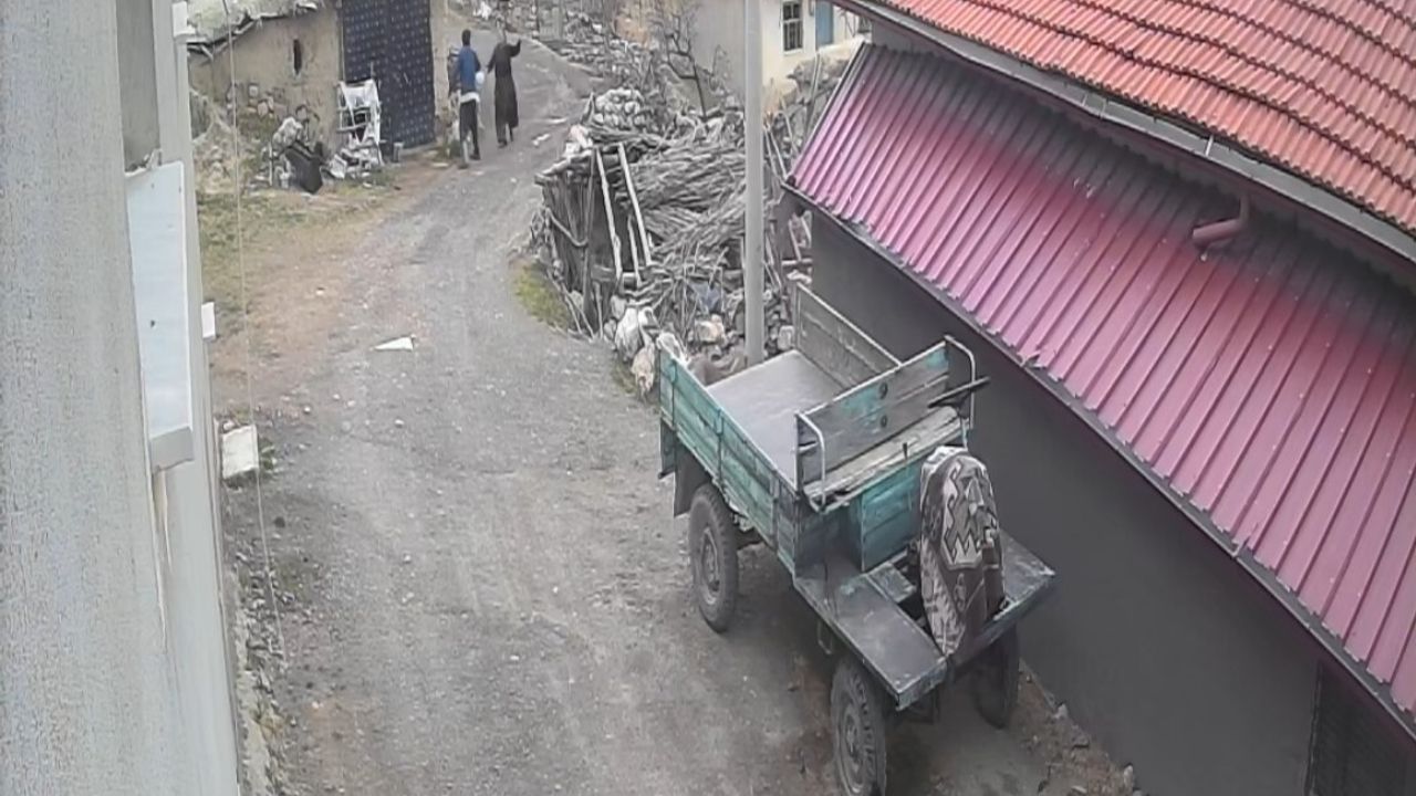 Afyonkarahisar'da Koca Eşini Sopayla Darp Edip Kafasına Tekme Attı