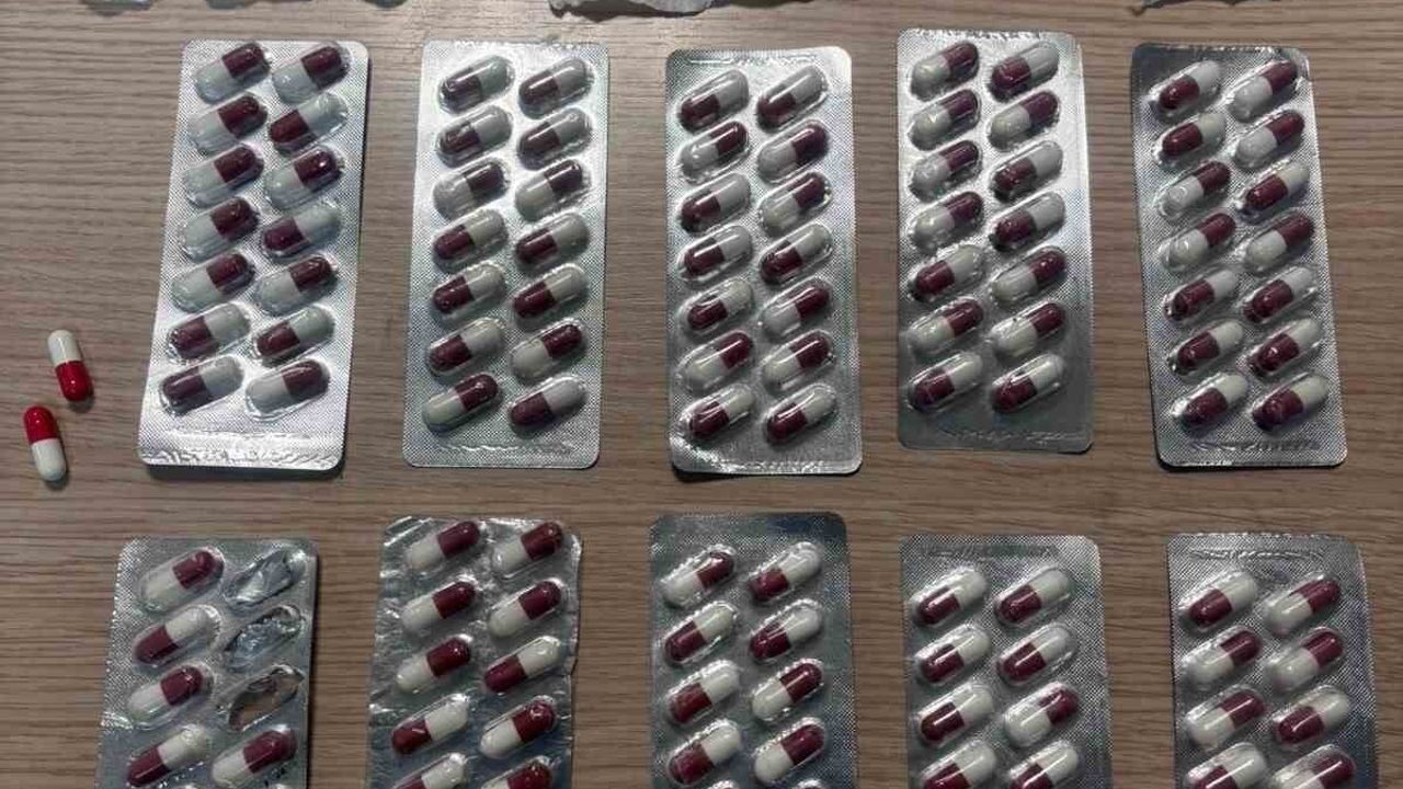 Afyonkarahisar'da Polis Denetimi: 16 Aranan Yakalandı, Uyuşturucu ve Silah Ele Geçti