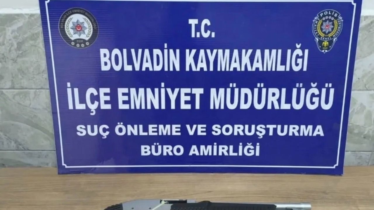 Afyonkarahisar'da Polis Denetimi: 30 Kişi Yakalandı, Uyuşturucu ve Silah Ele Geçirildi