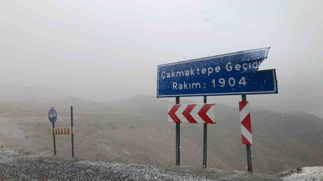 Afyonkarahisar'da Yüksek Kesimlerde Kar Yağışı Etkili Oldu