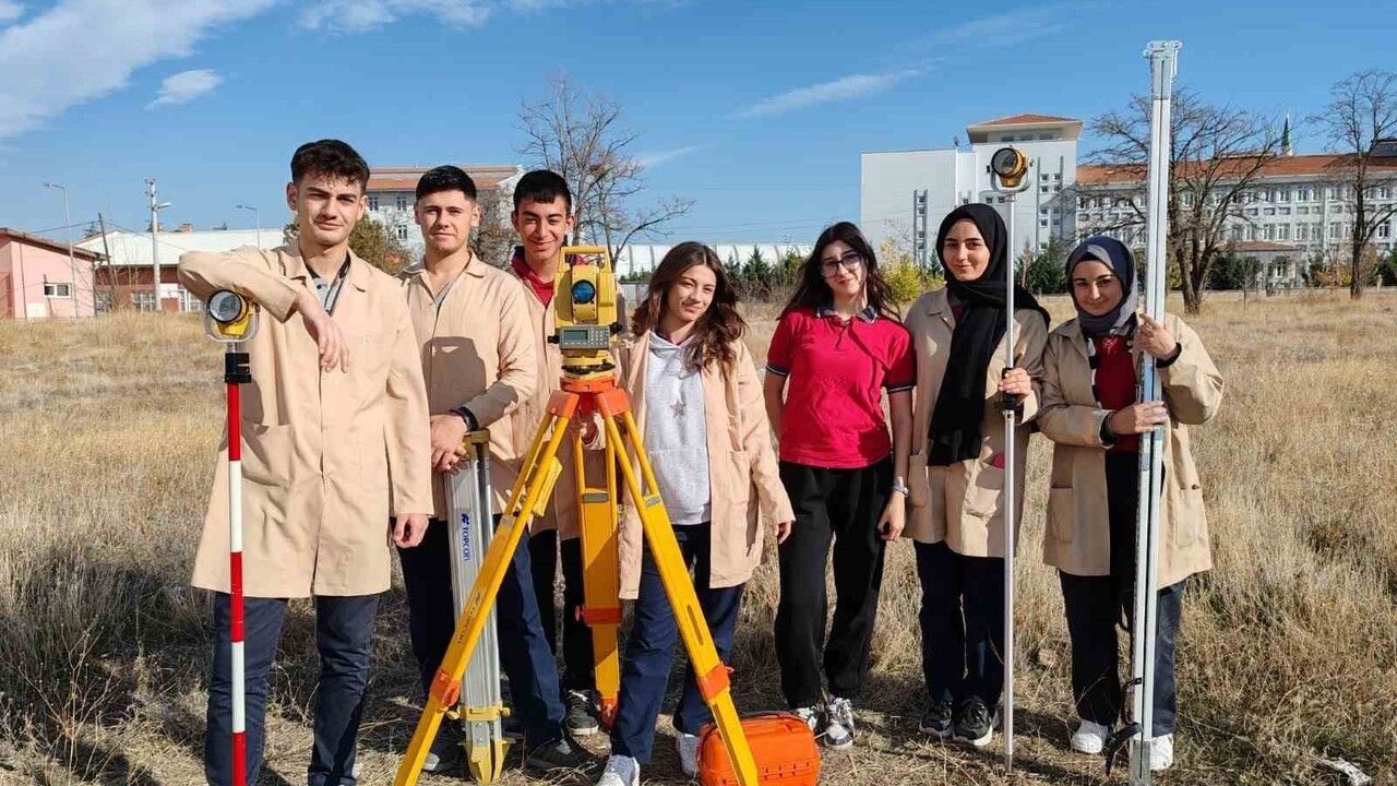 Afyonkarahisar Tapu Müdürlüğü'nde Stajla Geleceğin Tapu Memurları Yetişiyor