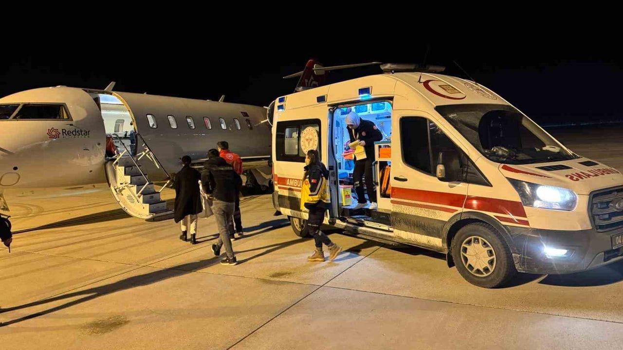 Ağrı'da 2 Yaşındaki Aras B. K., Ambulans Uçakla İstanbul'a Sevk Edildi