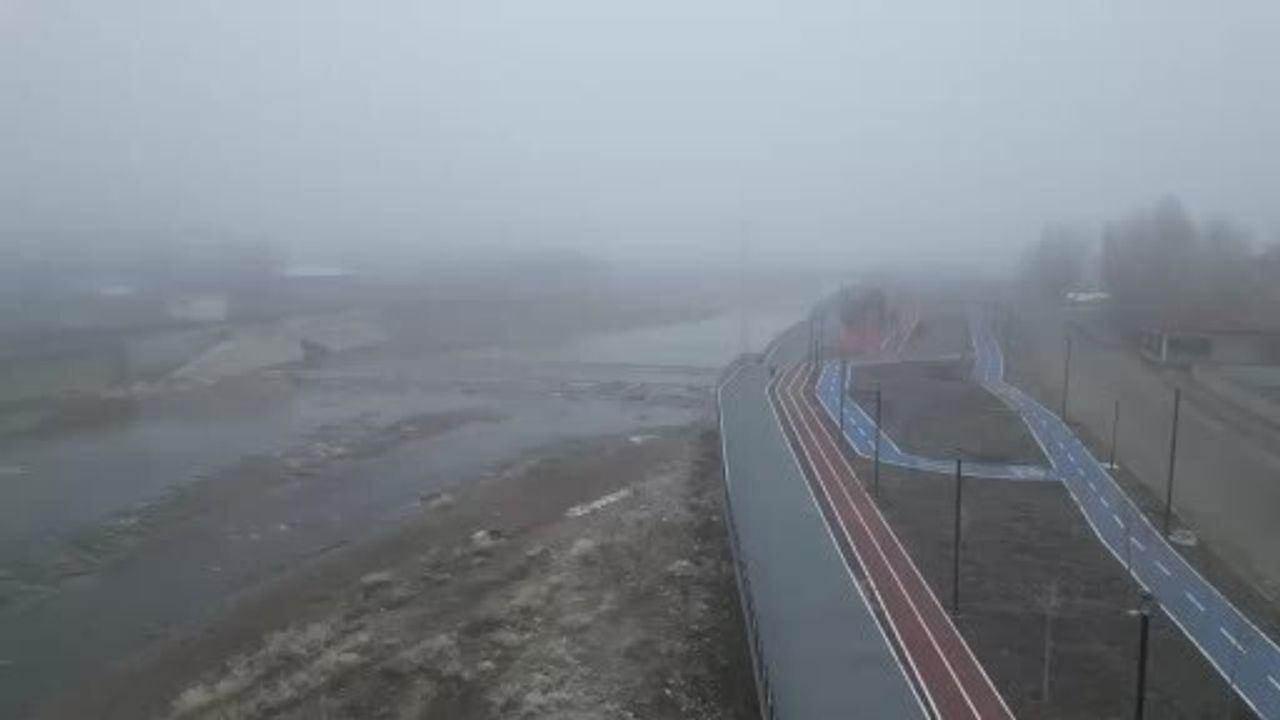 Ağrı'da Araçlar Donmaya Karşı Battaniyelerle Örtülüyor