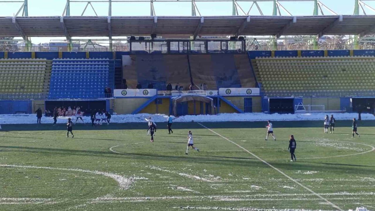 Ağrı'da Kar ve Soğuğa Rağmen: Ağrı Kadın Futbol Takımı 4-1 Kazandı