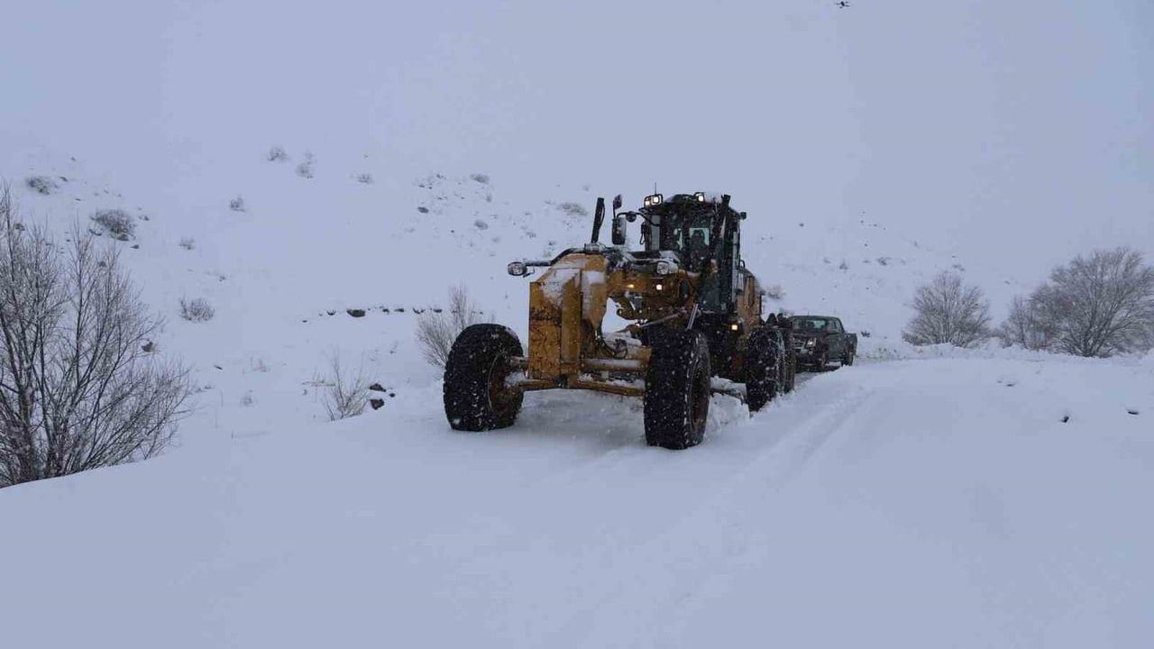 Ağrı'da Kar Yağışı: 423 Köy Yolu Ulaşıma Kapandı
