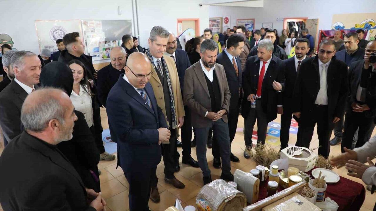 Ağrı’da Tutum, Yatırım ve Türk Malları Haftası Etkinliği — Vali Mustafa Koç 15 Temmuz İlkokulu’nda