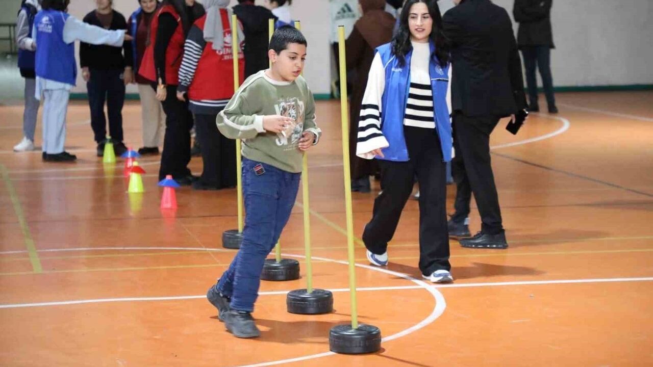Ağrı Gençlik Merkezi'nden Dünya Engelliler Günü'nde Sportif ve Farkındalık Etkinliği