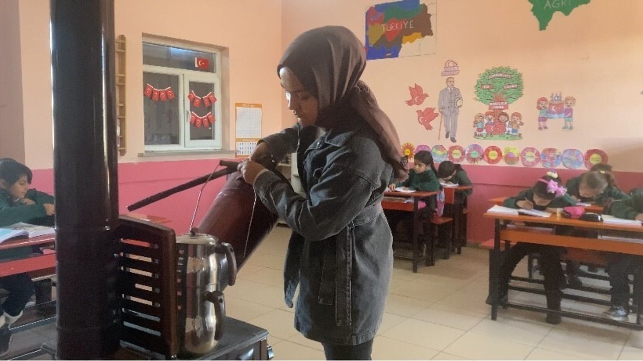 Ağrı Patnos'ta İki Kadın Öğretmen Kırsalda Eğitimi Ayakta Tutuyor