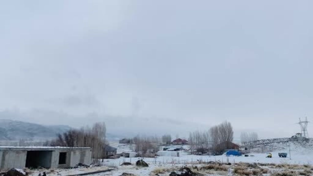 Ağrı Patnos'ta Kar Sevinci: Çocuklar Sokaklara Çıktı