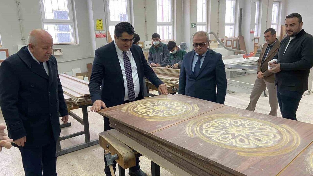 Akdağmadeni Meslek Lisesi, TOKİ Camii'nin Duvar Kaplamasını Üstlendi