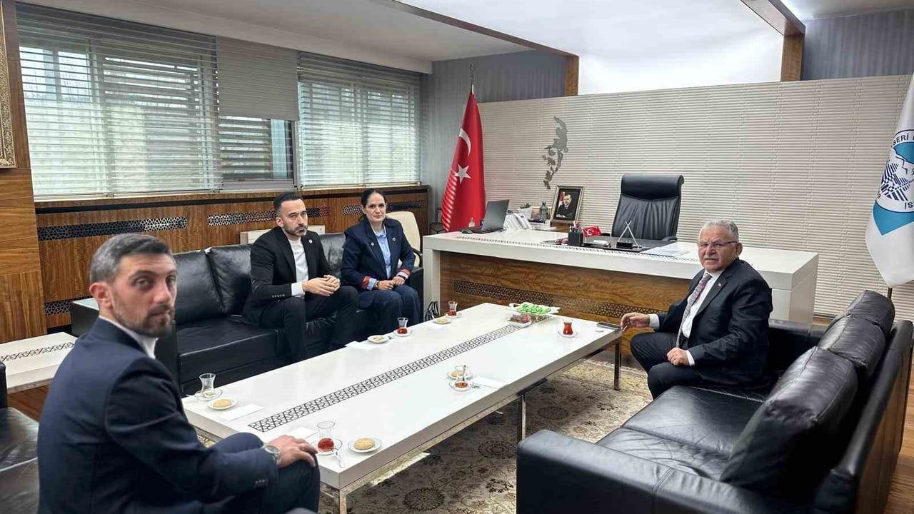 AKİB Yönetimi Başkan Dr. Memduh Büyükkılıç’ı Ziyaret Etti