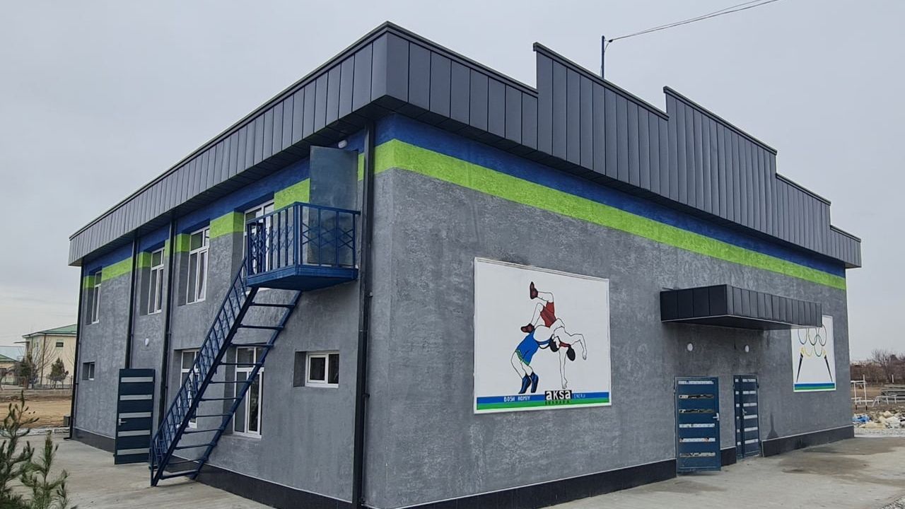 Aksa Enerji, Buhara'da 50 yıllık okulun spor salonunu yeniledi