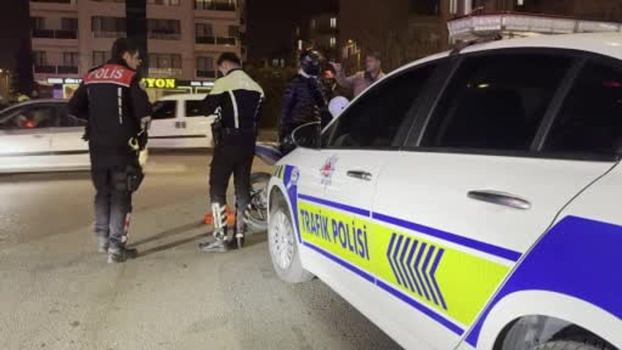 Aksaray'da 4 Araçlı Zincirleme Kaza: Motosiklet Sürücüsü Yaralandı