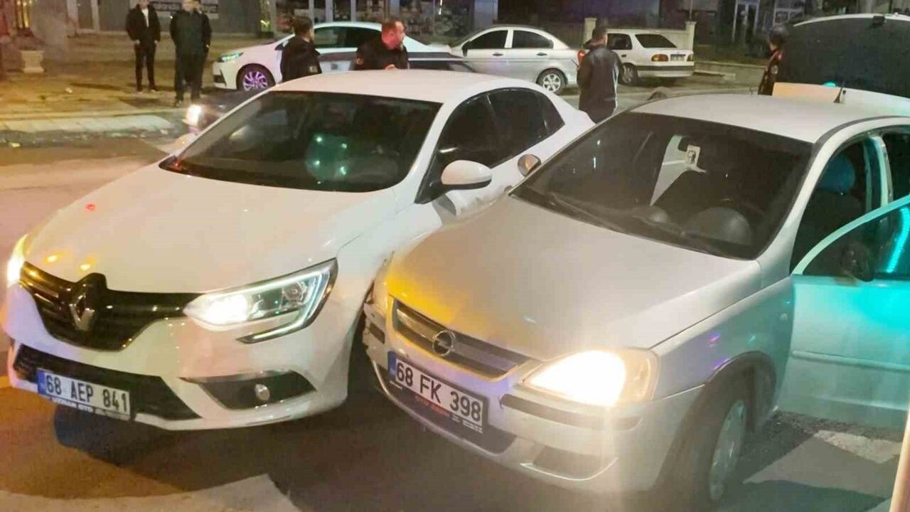 Aksaray'da Alkollü Sürücü Makam Aracına Çarptı