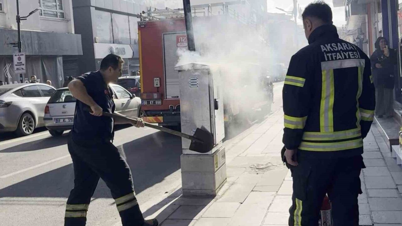 Aksaray'da Bankalar Caddesi'ndeki Trafoda Şase Kaynaklı Yangın Söndürüldü
