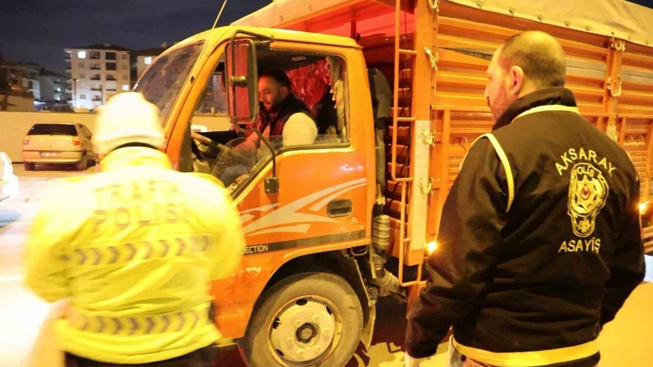 Aksaray'da ehliyetsiz sürücü çekme belgeli kamyonetle yakalandı: 46 bin 621 lira ceza