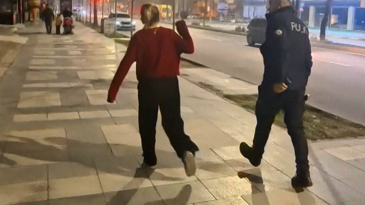 Aksaray'da Kadın Kaldırıma Yatıp Çığlık Attı, Polisi Görünce Kaçmaya Çalıştı