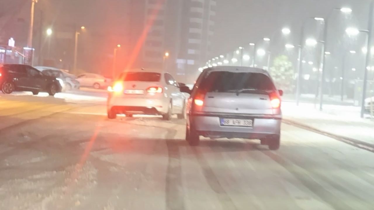 Aksaray'da Karlı Yolda Drift Şovu Kameralara Yansıdı