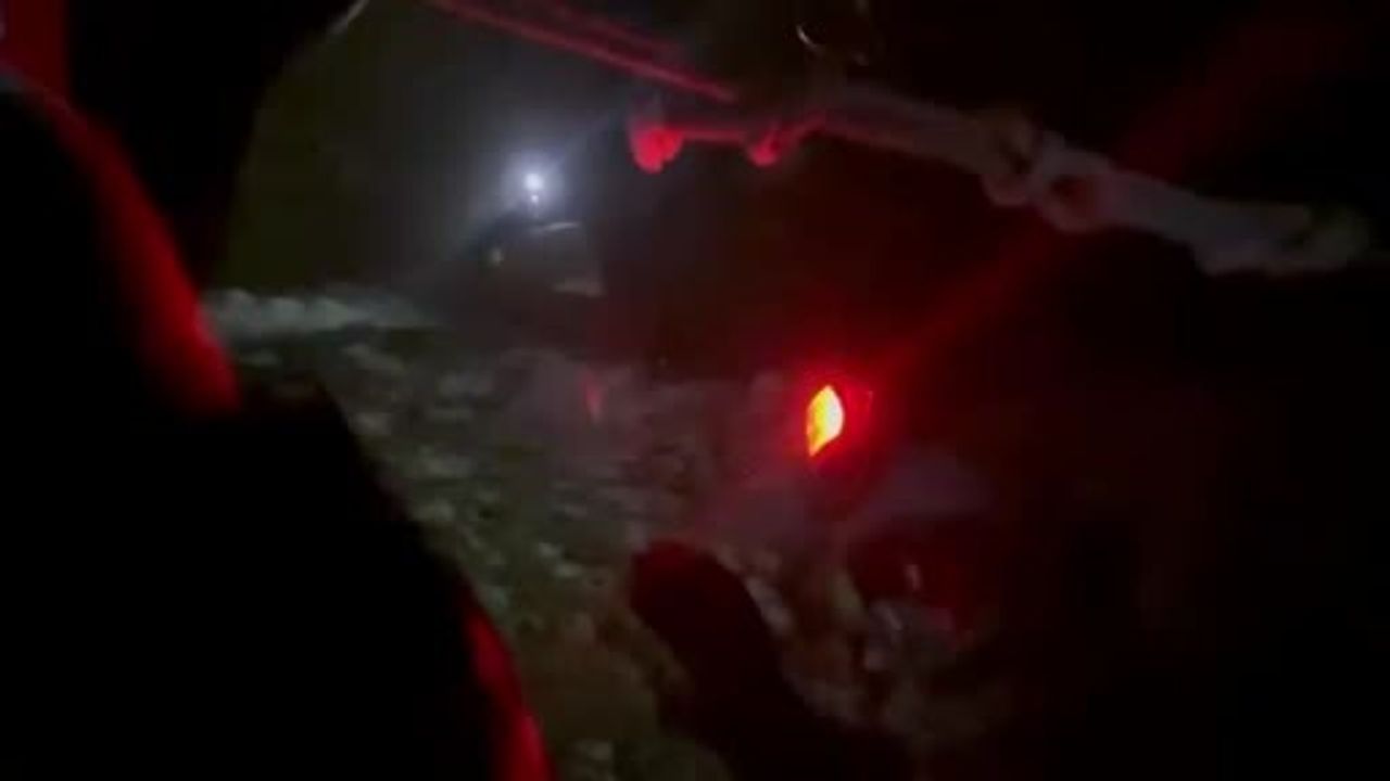 Aksaray Hasan Dağı'nda Mahsur Kalan 2 Üniversite Öğrencisi Helikopterle Kurtarıldı