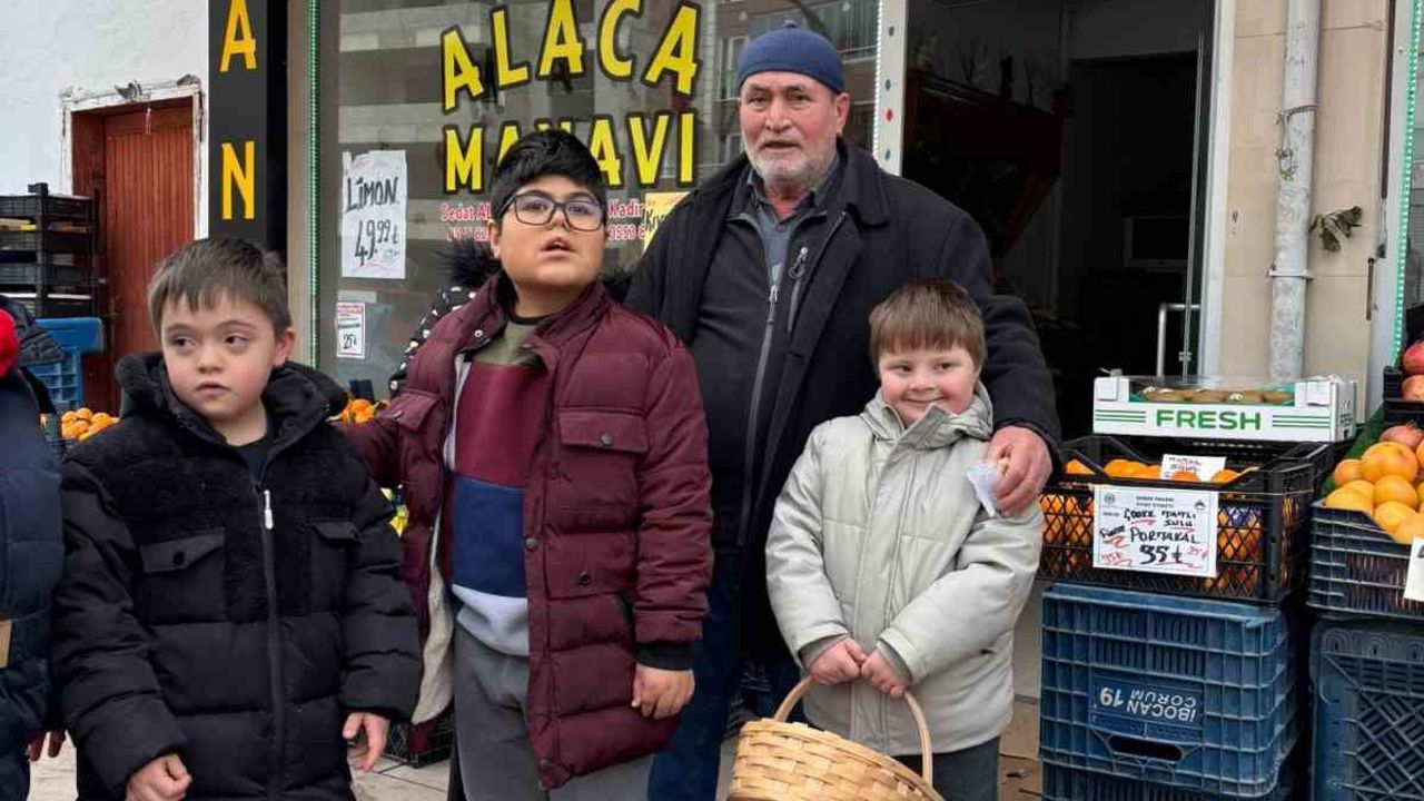 Alaca'da Özel Bireylerden Regaip Kandili'nde Kandil Simidi İkramı