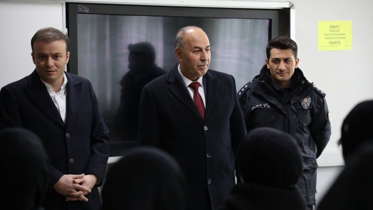 Alaca'da 'Tutum, Yatırım ve Türk Malları Haftası'nda Yerli Silahlara Yoğun İlgi