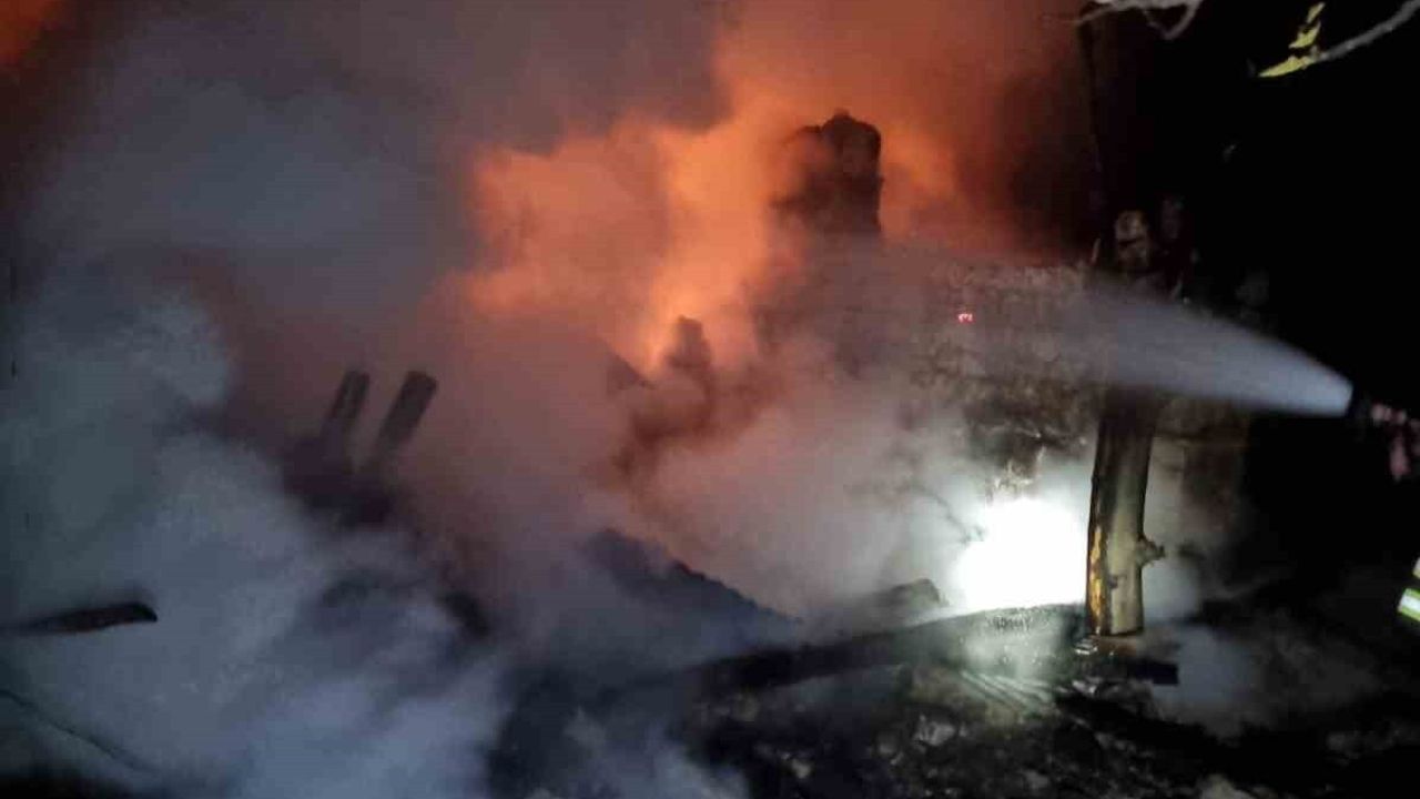 Aladağ'da Ev Yangını: Alzheimer Hastası 85 Yaşındaki Zeynep Keklik Aranıyor