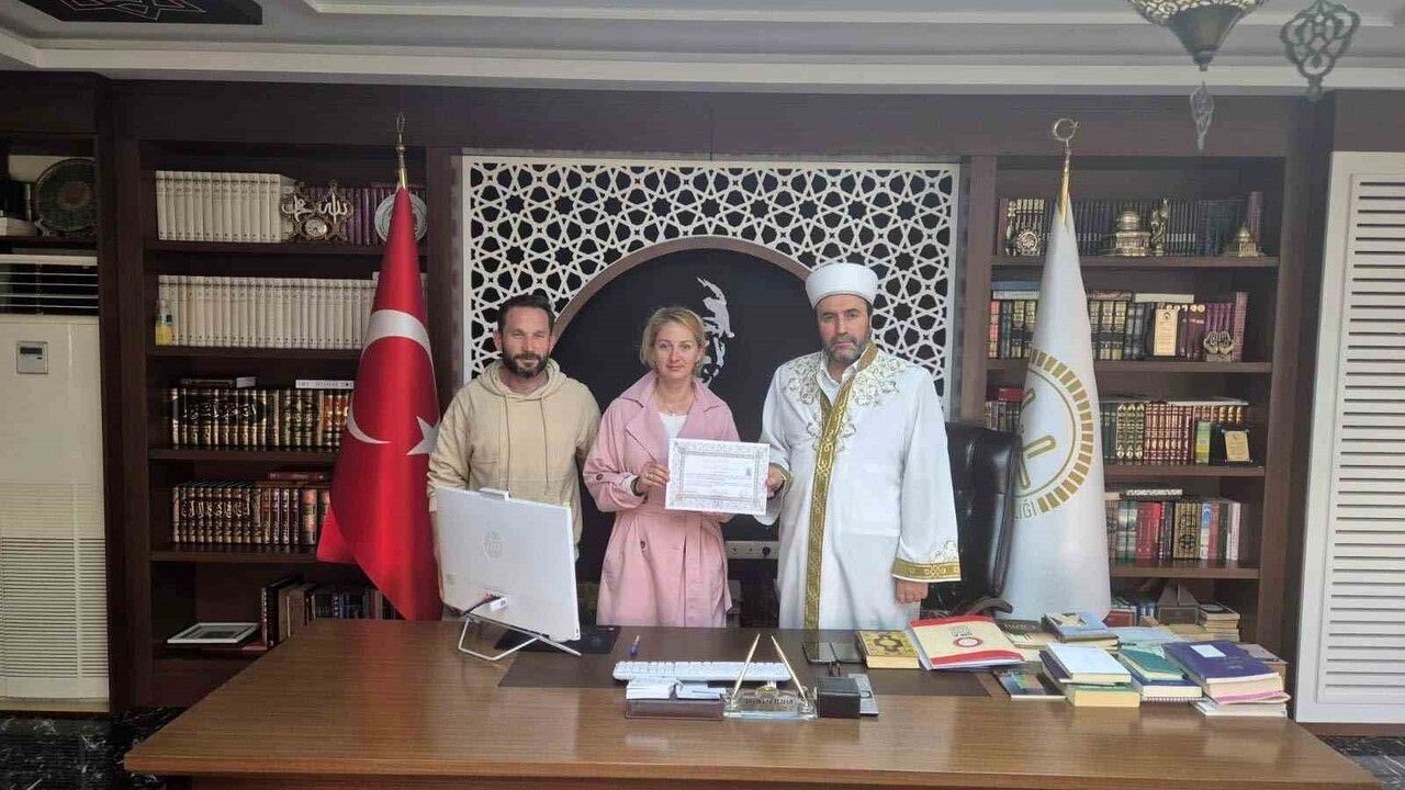 Alanya'da 20 Kişi İslamiyet'i Seçti: İhtida Törenlerinde Yeni Müslümanlar