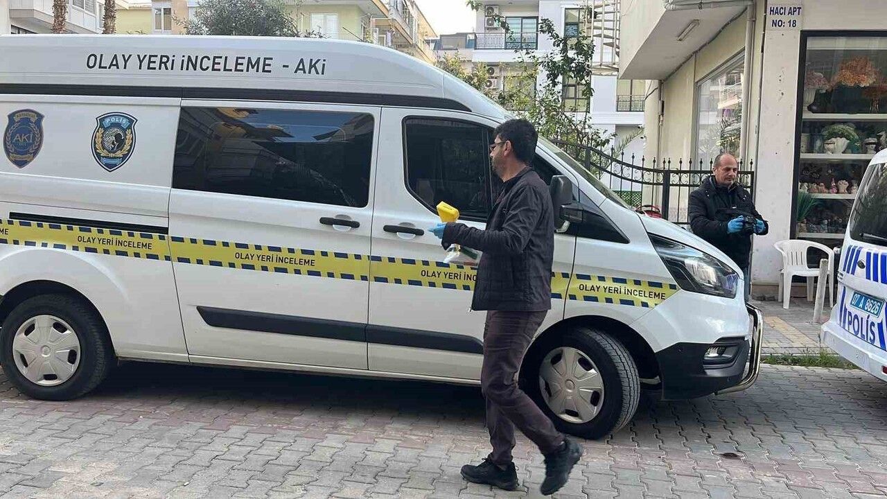 Alanya'da alacak verecek tartışması bıçaklı kavgaya dönüştü: 1 yaralı