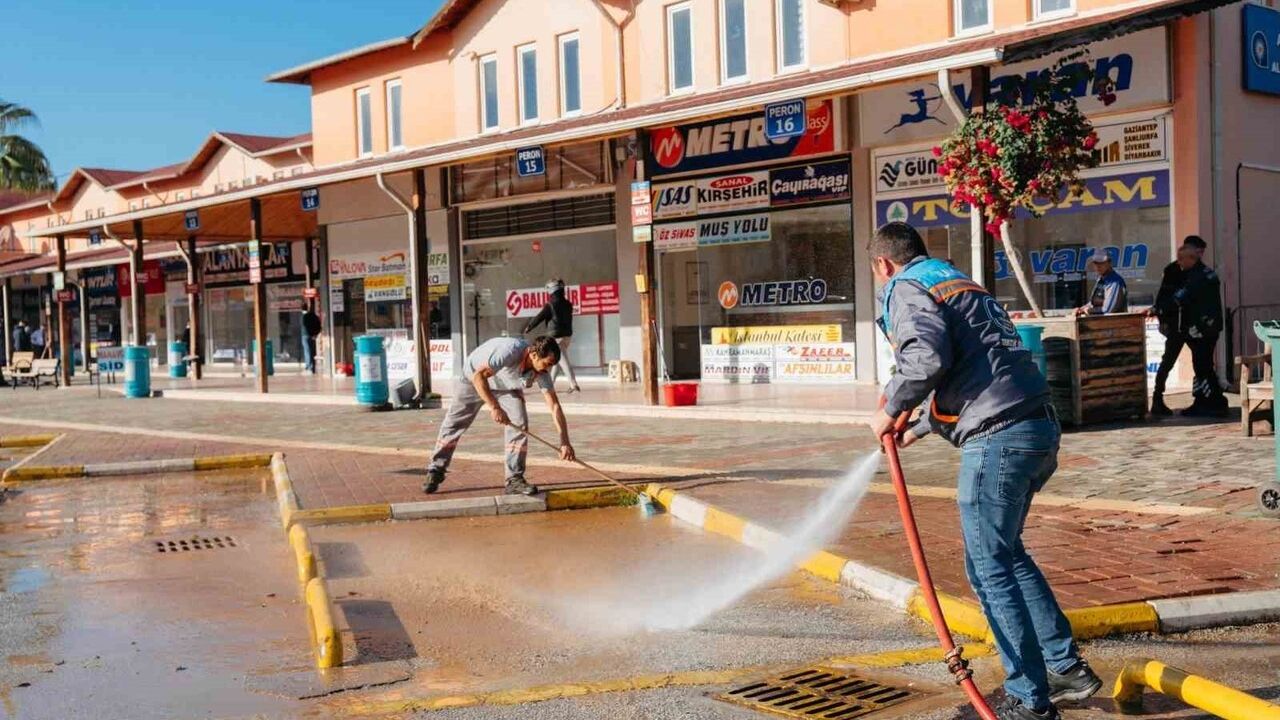 Alanya'da Yağışın İzleri Siliniyor: Kızlarpınarı ve Otogar'da Temizlik