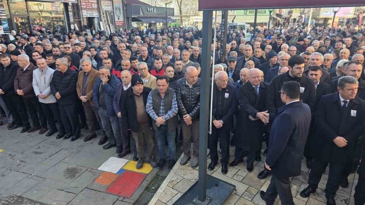 Alaplı Belediye Başkanı Nuri Tekin'in annesi Fatma Tekin toprağa verildi