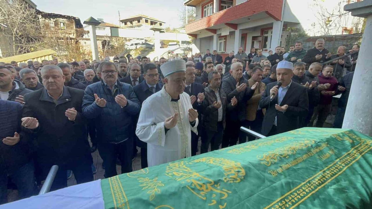 Alaplı İlçe Milli Eğitim Müdürü, Annesi Ayşe Çevik’in Cenaze Namazını Kıldırdı
