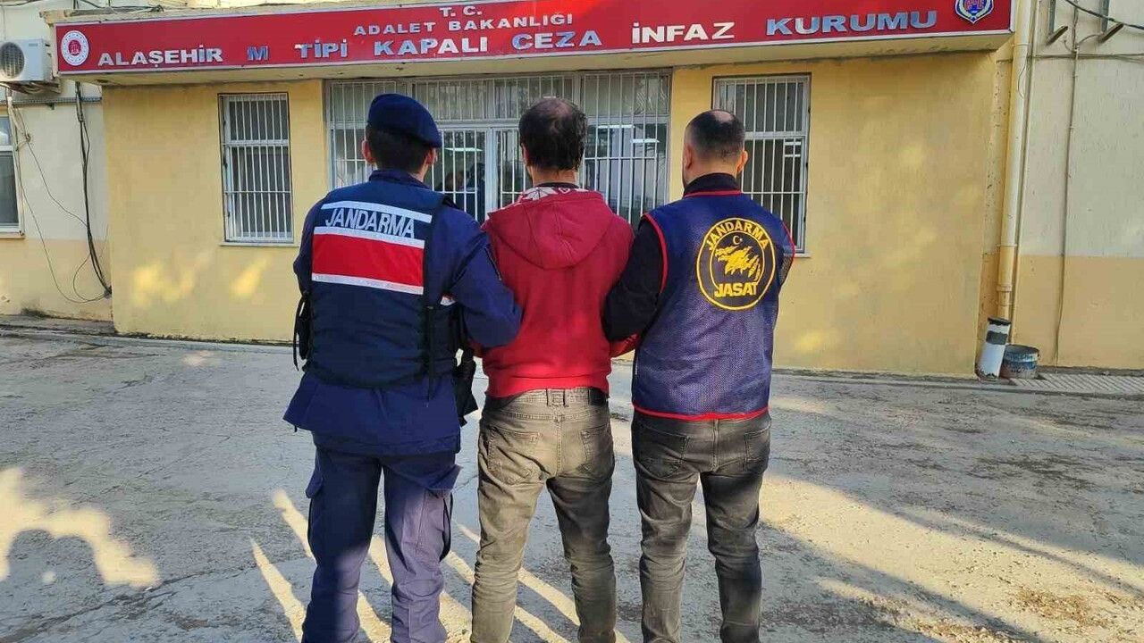 Alaşehir'de 26,5 Yıl Cezalı Gaspçı Jandarmadan Kaçamadı