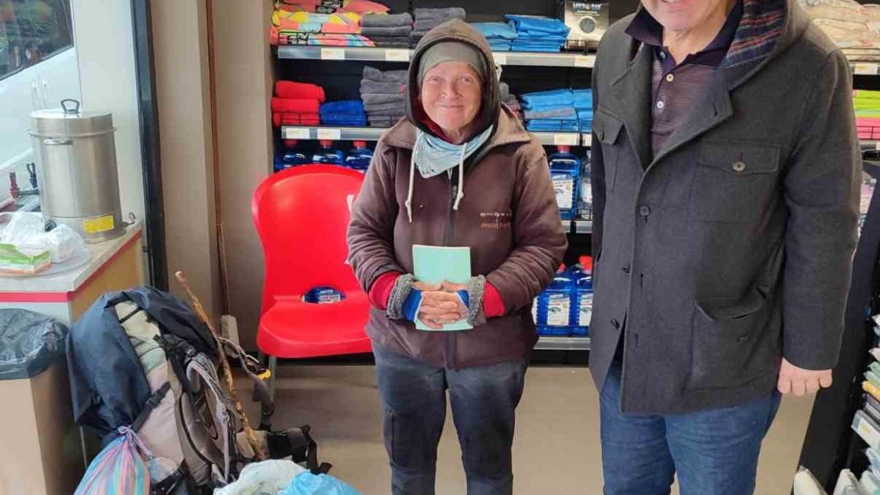 Alman Rahibe Erica Selke Liske Türkiye'den Kudüs'e Gazze Barışı İçin Yürüyor