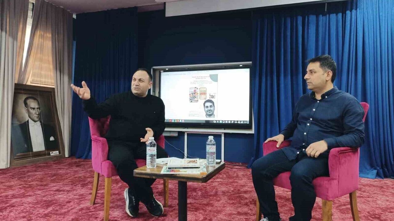 Alper Tunga Kumtepe Manisa Sosyal Bilimler Lisesi'nde Gençlerle Söyleşti