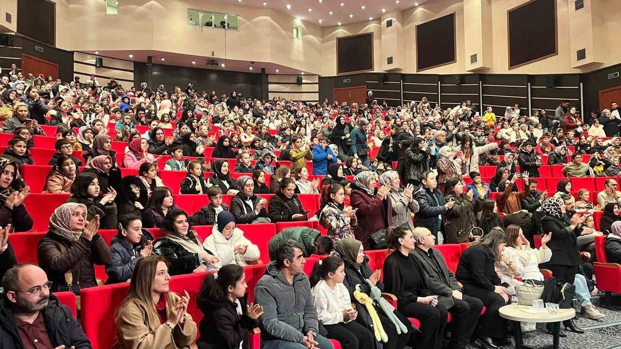 Altındağ Belediyesi'nin Sarıkamış Tiyatro Gösterisi