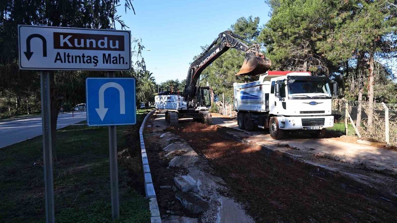 Altıntaş-Kundu'da 17 km İçme Suyu Hattı ve Kardeş Kentler Caddesi Yenileniyor