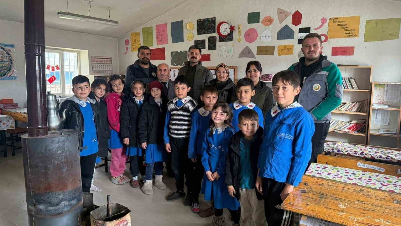 Altıntaş'ta 115 Öğrenci Fidan Dikti: 'Yeşil Vatan-Benim Okulum Geleceğe Çare'