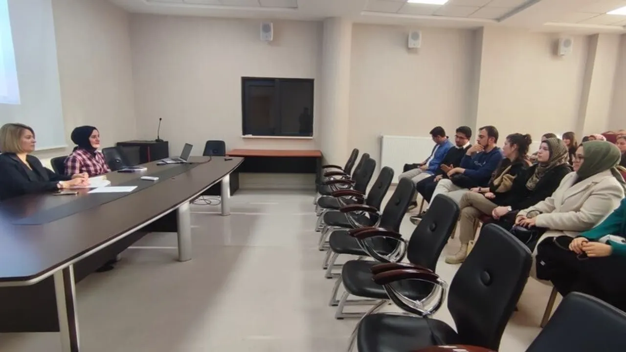 Altıntaş’ta 8.’nci Sınıf Akademik Başarı Toplantısı