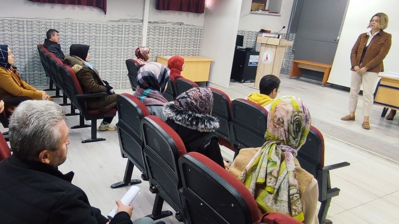 Altıntaş'ta YKS Veli Toplantısı: Başarıyı Artırma Stratejileri