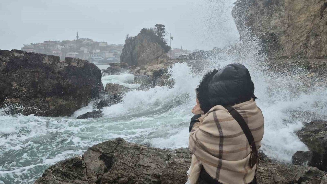 Amasra'da Dalga Boyu 3 Metreyi Aştı