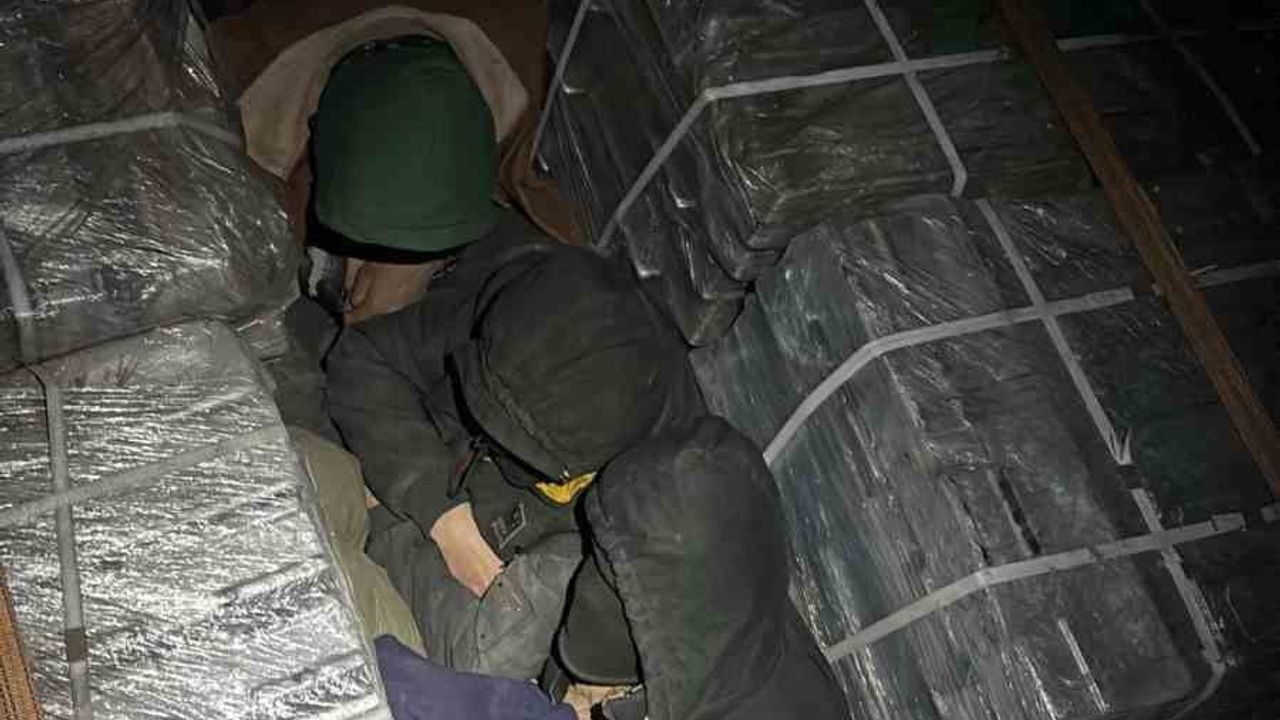 Amasya'da çinko yüklü tırdan 37 Afgan kaçak göçmen çıktı