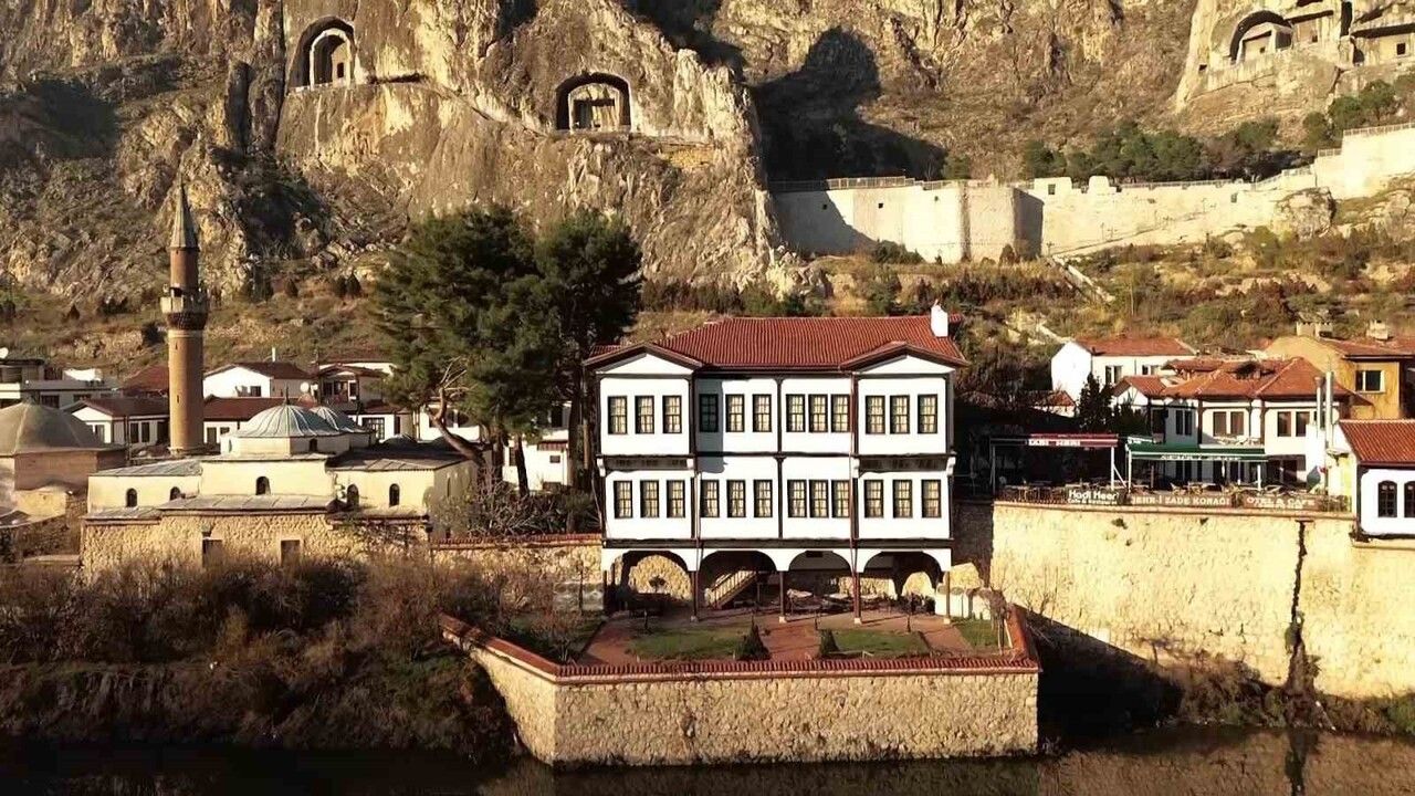 Amasya'da Harşena Dağı ve Yalıboyu Evleri'ne Yeni Işıklandırma: En Güzelini Yapacağız
