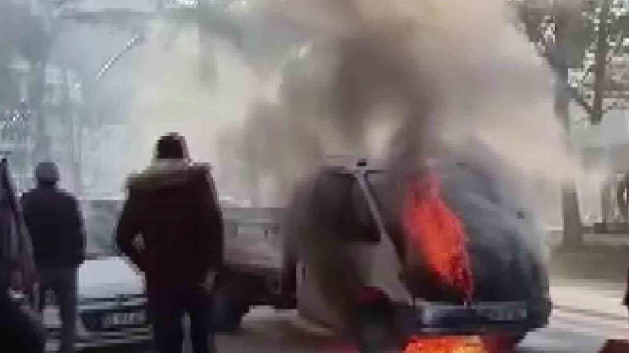 Amasya'da Kamyonet Yangını — Vatandaşlar İlk Müdahale Yaptı